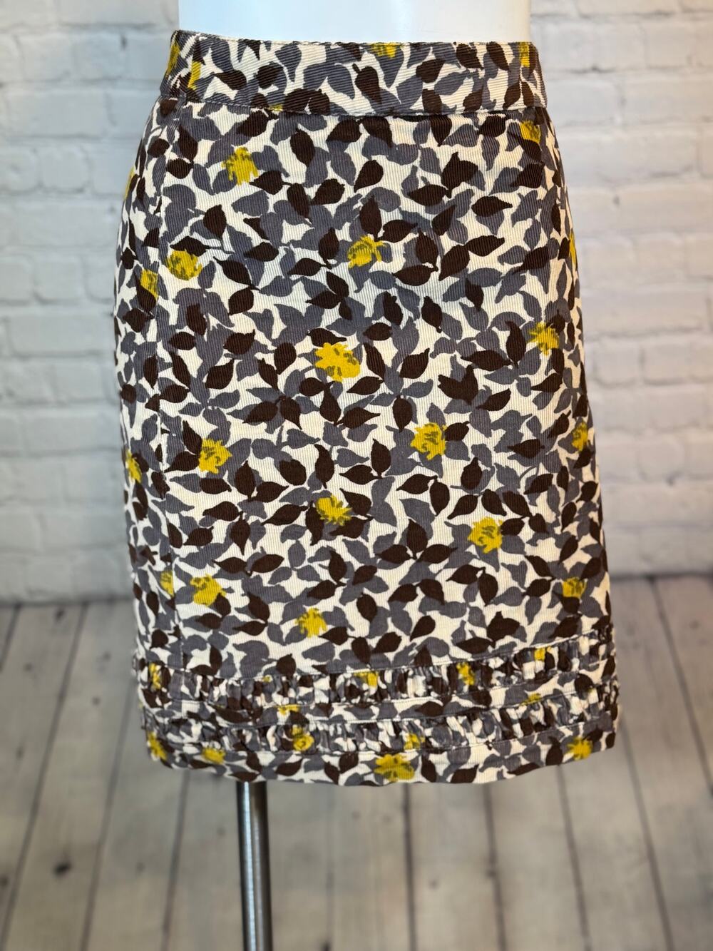 Boden Oatmeal Rosebud Corduroy Ruffle Hem Mini Skirt Size 16